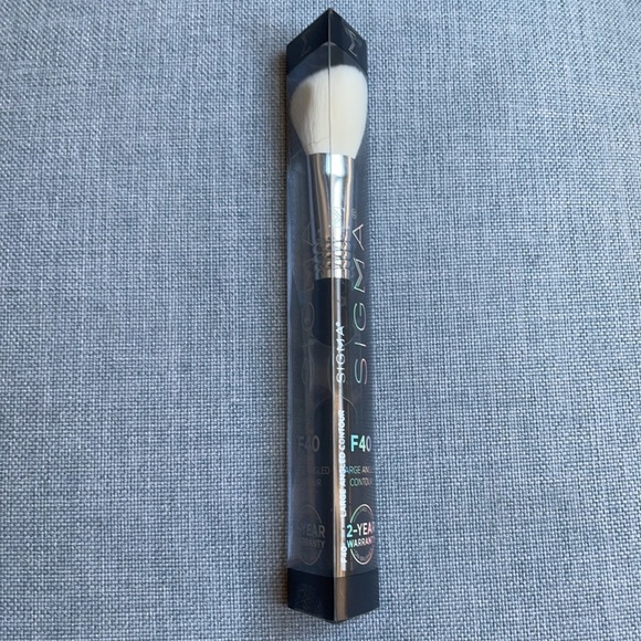 Sigma Beauty F40 LARGE ANGLED CONTOUR BRUSH - Picture 2 of 3